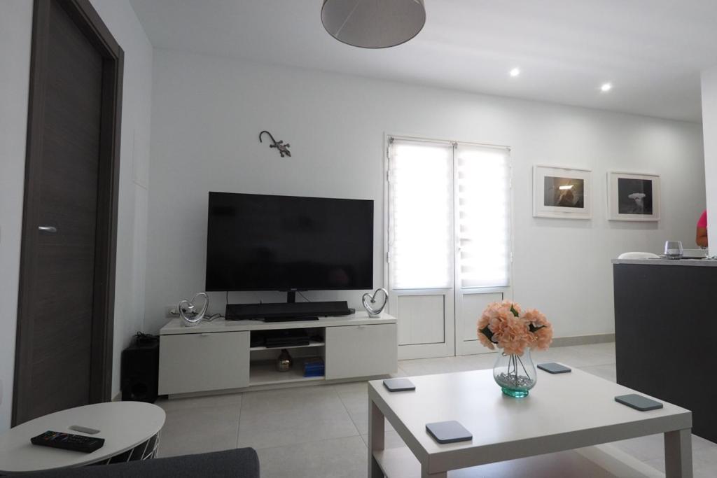 Private Apartment With Mountain And Sea Views, La Asomada, Lanzarote Tías Εξωτερικό φωτογραφία